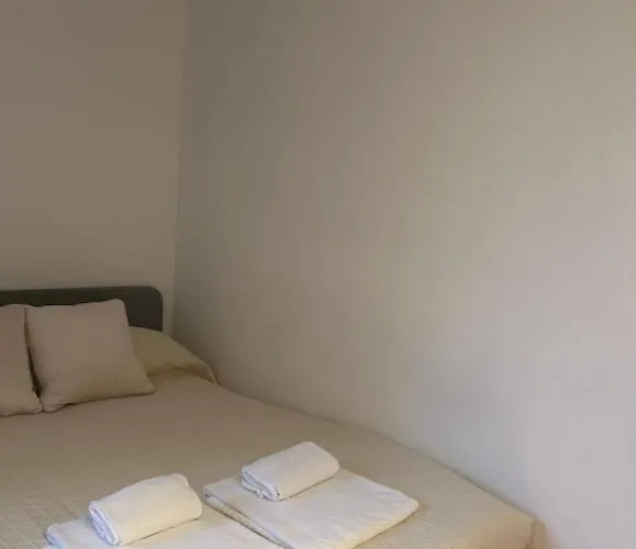Ah Luxury Montecitorio Gasthuis 4*